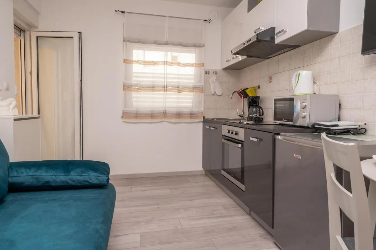 Apartment Fiorella Pula 0*,